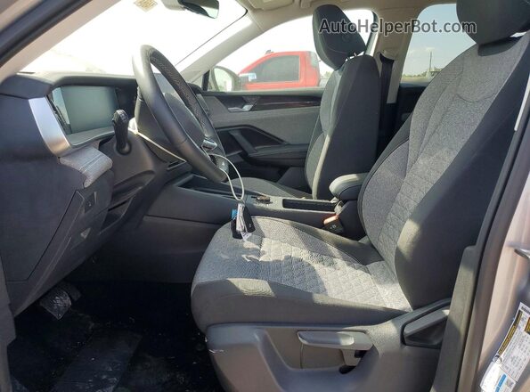 3VVCR7RM0TM017028 2026 VOLKSWAGEN TIGUAN Silver Widok wnętrza z przodu