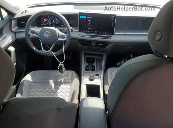 3VVCR7RM0TM017028 2026 VOLKSWAGEN TIGUAN Silver Widok deski rozdzielczej