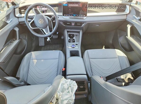 3VVER7RM5TM033945 2026 VOLKSWAGEN TIGUAN Silver Vista del salpicadero