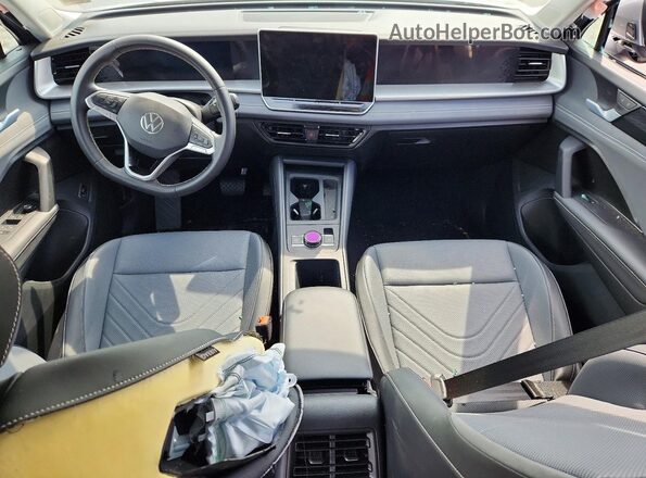 3VVER7RMXTM009589 2026 VOLKSWAGEN TIGUAN Silver Dashboard view