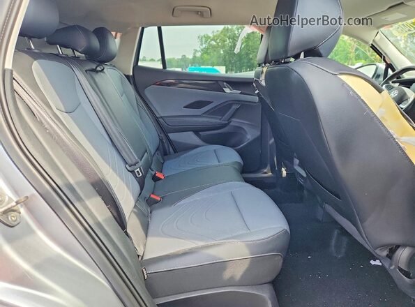 3VVER7RMXTM009589 2026 VOLKSWAGEN TIGUAN Silver Rear interior view
