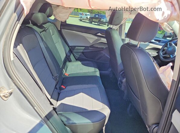 3VVEX7B23RM008338 2024 VOLKSWAGEN TAOS Silver Вид задньої частини салону