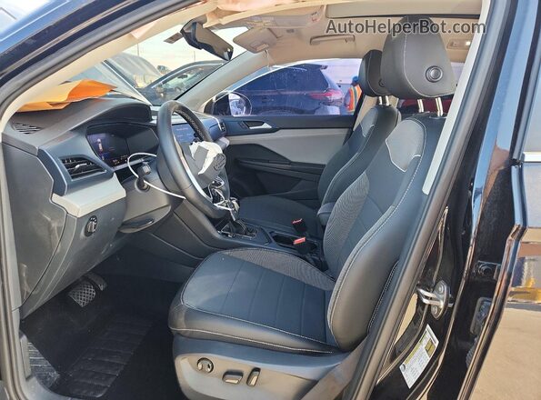 3VVEX7B25RM102768 2024 VOLKSWAGEN TAOS Черный Вид салона спереди