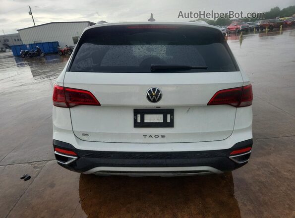 3VVEX7B2XRM055978 2024 VOLKSWAGEN TAOS Белый Вид сзади