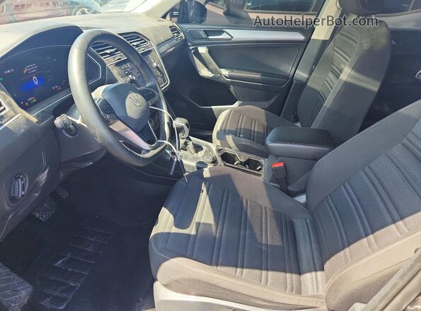 3VVFB7AX0RM131451 2024 VOLKSWAGEN TIGUAN Gray Вид салону спереду