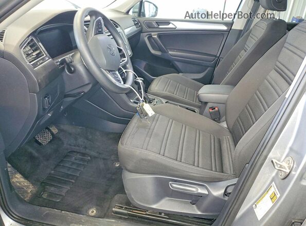 3VVFB7AX2PM059617 2023 VOLKSWAGEN TIGUAN Серебряный Вид салона спереди