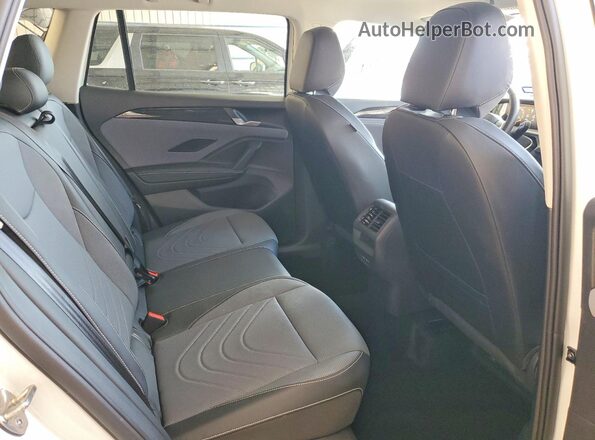 3VVFR7RM2TM081066 2026 VOLKSWAGEN TIGUAN White Vista interior trasera