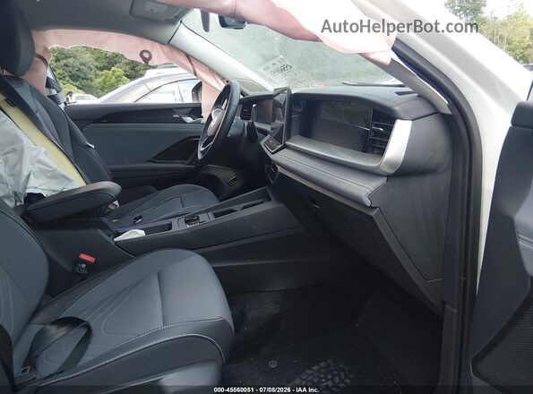 3VVFR7RM8TM044748 2026 VOLKSWAGEN TIGUAN White Front interior view