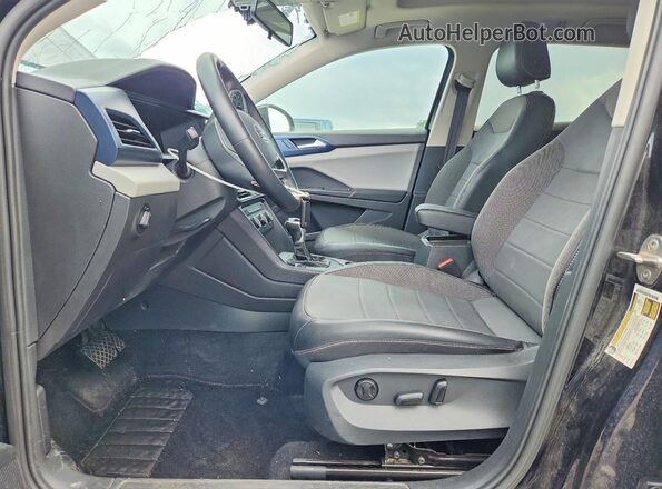 3VVLX7B22NM080780 2022 VOLKSWAGEN TAOS Черный Вид салона спереди