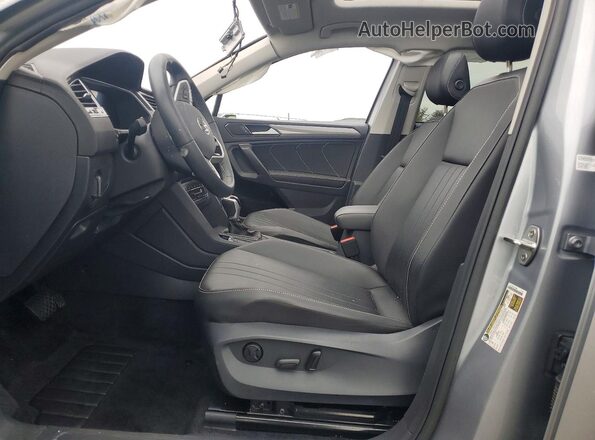 3VVMB7AX8RM061172 2024 VOLKSWAGEN TIGUAN Серебряный Вид салона спереди