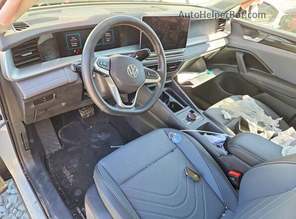 3VVMR7RM0SM004993 2025 VOLKSWAGEN TIGUAN White Առջևի վահանակի տեսք