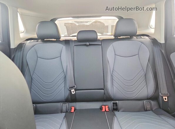 3VVMR7RM8SM025011 2025 VOLKSWAGEN TIGUAN Gray Rear seats view
