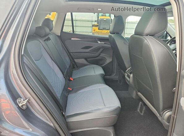3VVMR7RM8SM025011 2025 VOLKSWAGEN TIGUAN Gray Rear interior view