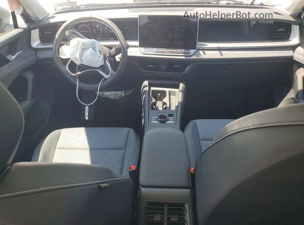 3VVMR7RM8TM001664 2026 VOLKSWAGEN TIGUAN Silver Widok deski rozdzielczej