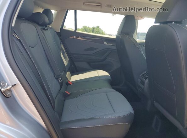 3VVMR7RM8TM001664 2026 VOLKSWAGEN TIGUAN Silver Widok wnętrza z tyłu