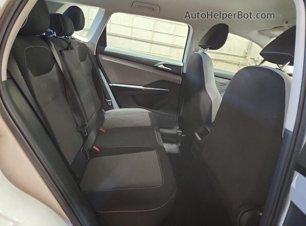 3VVMX7B29NM087620 2022 VOLKSWAGEN TAOS White Widok wnętrza z tyłu