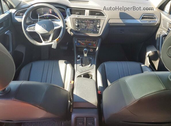 3VVNB7AX7PM128846 2023 VOLKSWAGEN TIGUAN Серебряный Вид панели приборов
