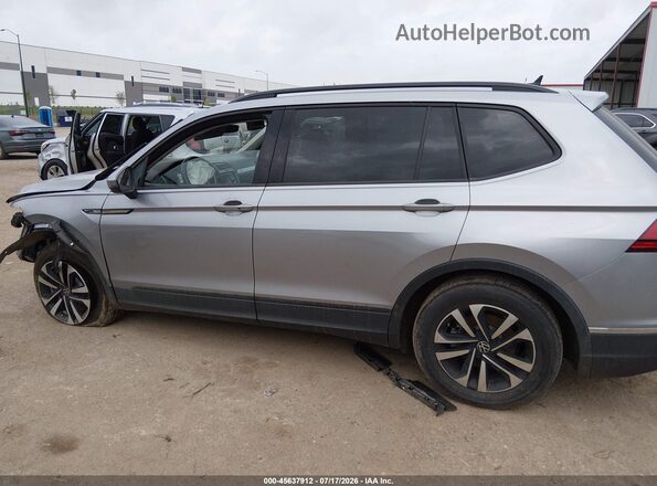 3VVRB7AX3PM099699 2023 VOLKSWAGEN TIGUAN Silver Rear interior view