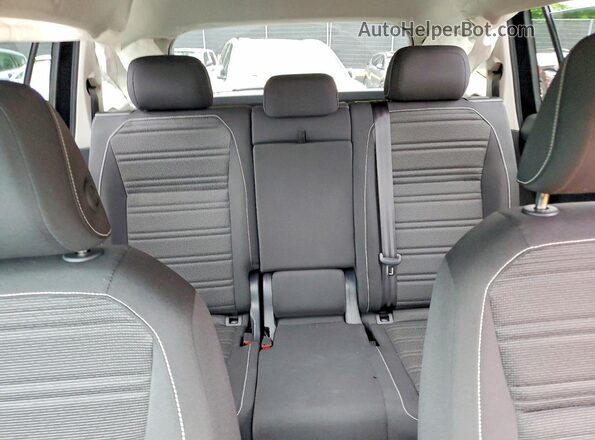 3VVRB7AX3RM206995 2024 VOLKSWAGEN TIGUAN Черный Вид задних сидений