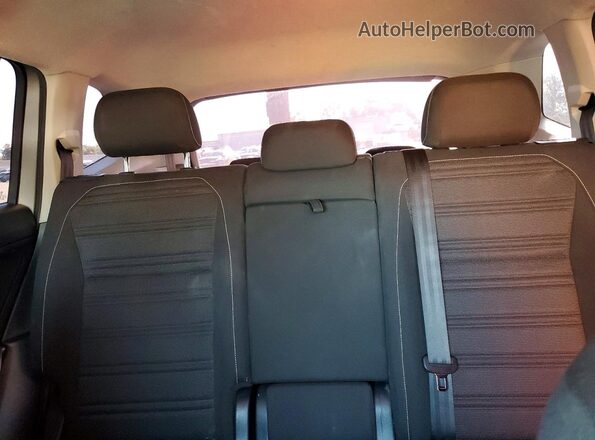 3VVRB7AX4PM013848 2023 VOLKSWAGEN TIGUAN Серебряный Вид задних сидений