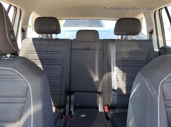 3VVRB7AX6PM112820 2023 VOLKSWAGEN TIGUAN White Vista de los asientos traseros