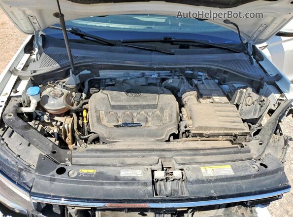 3VVRB7AX6PM112820 2023 VOLKSWAGEN TIGUAN White Vista del compartimento del motor