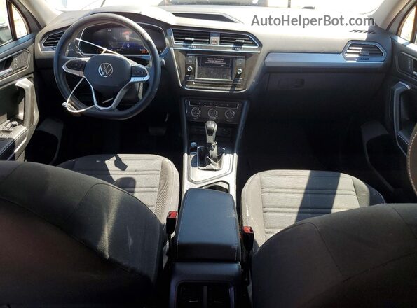 3VVRB7AX6PM112820 2023 VOLKSWAGEN TIGUAN White Vista del salpicadero