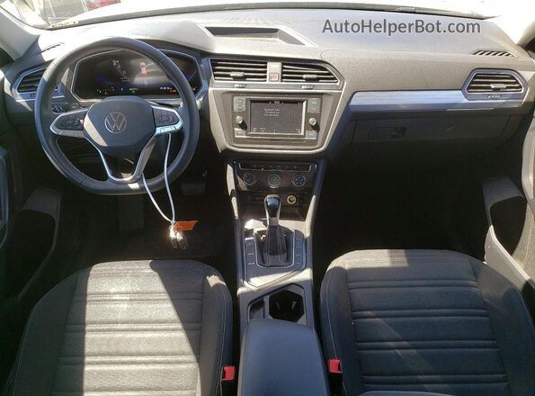 3VVRB7AX9RM076947 2024 VOLKSWAGEN TIGUAN Серебряный Вид панели приборов