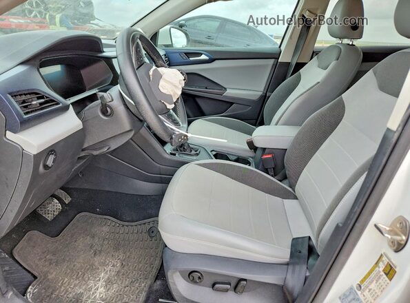 3VVRX7B20NM006381 2022 VOLKSWAGEN TAOS White Вид салону спереду