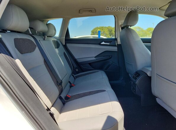 3VVRX7B25NM022978 2022 VOLKSWAGEN TAOS White Rear interior view