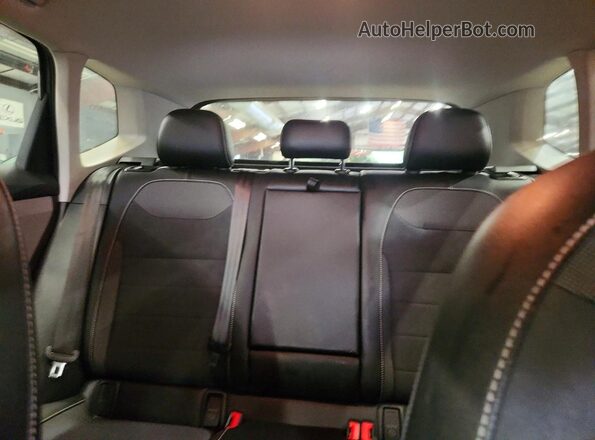 3VVRX7B27NM027048 2022 VOLKSWAGEN TAOS Gray Widok tylnych siedzeń