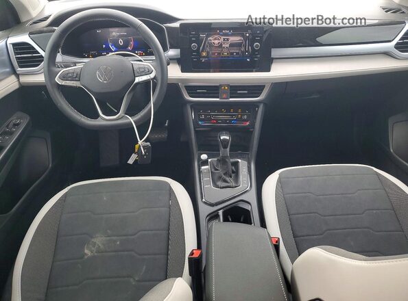 3VVSC7B25SM004005 2025 VOLKSWAGEN TAOS Silver Vista del salpicadero