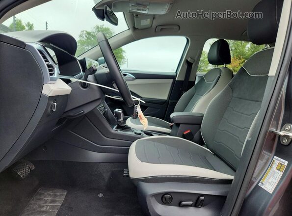 3VVUC7B26TM035323 2026 VOLKSWAGEN TAOS Gray Вид салону спереду