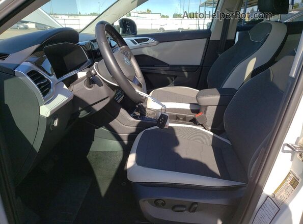 3VVUC7B29SM003576 2025 VOLKSWAGEN TAOS White Սալոնի դիմացի տեսք