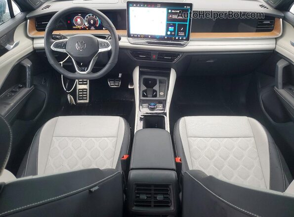 3VVUW7RM7TM036849 2026 VOLKSWAGEN TIGUAN Blue Widok deski rozdzielczej