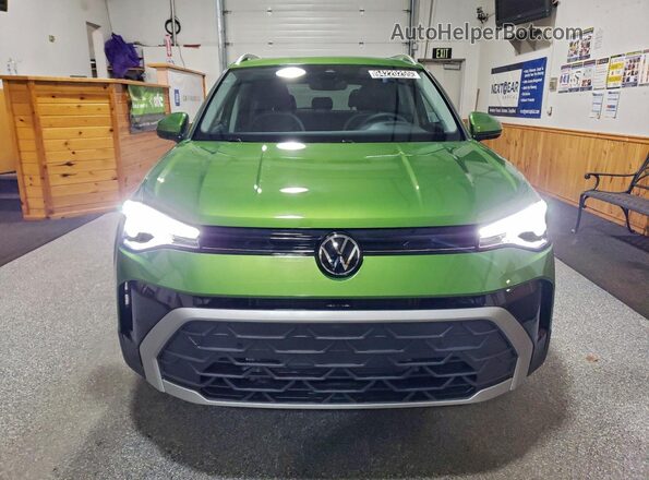 3VVVC7B28SM032619 2025 VOLKSWAGEN TAOS Green Դիմացի տեսք