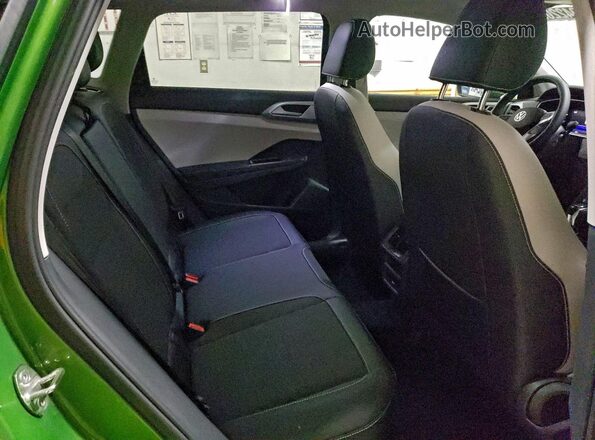 3VVVC7B28SM032619 2025 VOLKSWAGEN TAOS Green Սալոնի հետևի տեսք