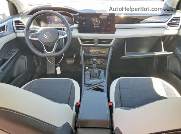 3VVVC7B28TM059675 2026 VOLKSWAGEN TAOS Gray Вид панелі приладів