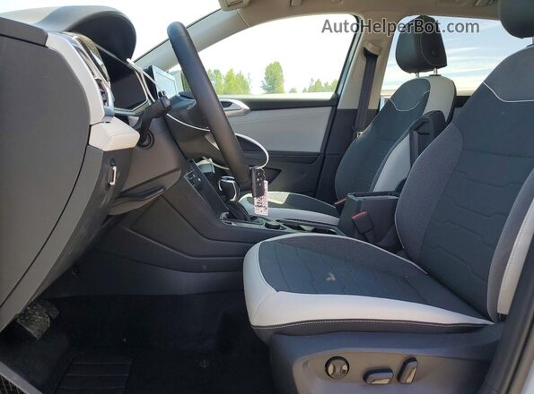 3VVVC7B28TM059675 2026 VOLKSWAGEN TAOS Gray Вид салону спереду