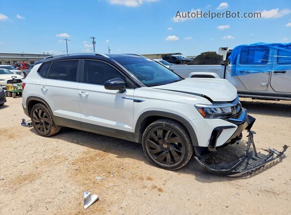 3VVVX7B24RM015704 2024 VOLKSWAGEN TAOS White Front right