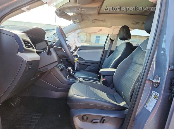 3VVVX7B27RM100150 2024 VOLKSWAGEN TAOS Gray Widok wnętrza z przodu