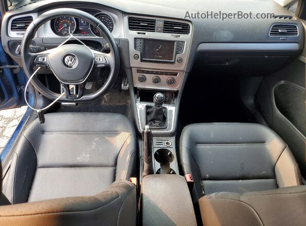 3VW117AU1HM069717 2017 VOLKSWAGEN GOLF Синий Вид панели приборов
