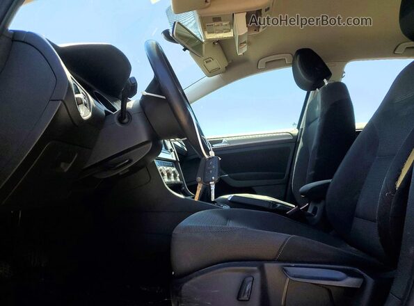 3VW117AU4HM014632 2017 VOLKSWAGEN GOLF Gray Widok wnętrza z przodu