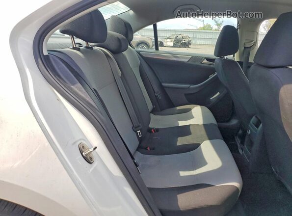 3VW167AJ6JM225764 2018 VOLKSWAGEN JETTA White Vista de los asientos traseros