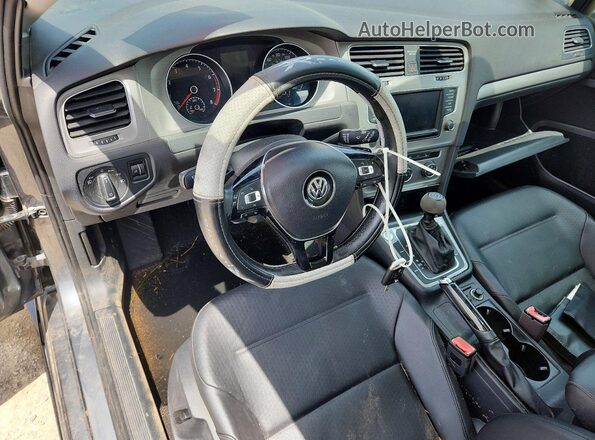 3VW217AUXHM015658 2017 VOLKSWAGEN GOLF Gray Widok deski rozdzielczej