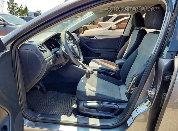 3VW2B7AJ0HM367652 2017 VOLKSWAGEN JETTA Gray Front interior view