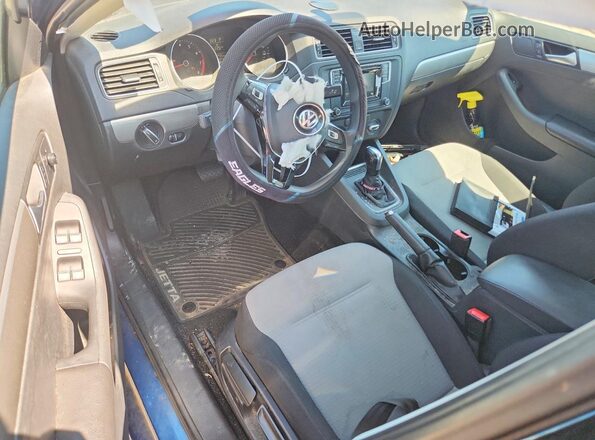 3VW2B7AJ1HM288670 2017 VOLKSWAGEN JETTA Синий Вид панели приборов