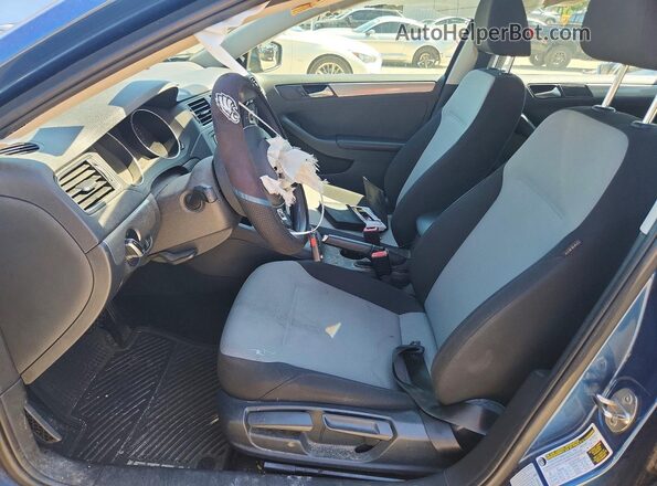 3VW2B7AJ1HM288670 2017 VOLKSWAGEN JETTA Синий Вид салона спереди