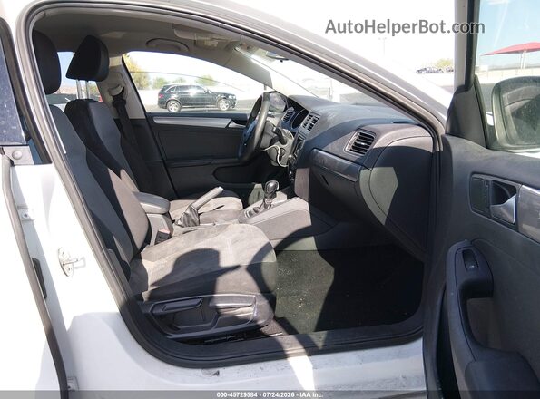 3VW2B7AJ1JM229236 2018 VOLKSWAGEN JETTA White Front interior view