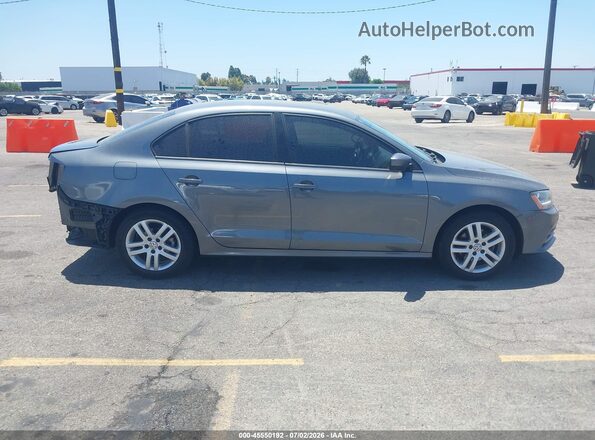 3VW2B7AJ2JM228161 2018 VOLKSWAGEN JETTA Gray Widok wnętrza z tyłu